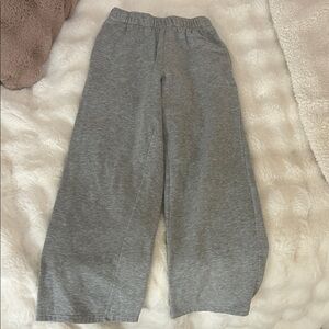 Tilly’s gray sweatpants